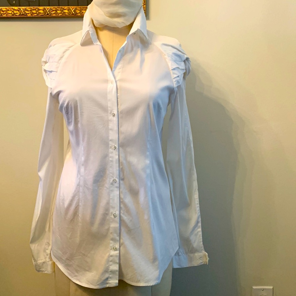 Gold Case white very fitted cotton stretch long sleeve shirt with sleeve details